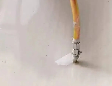 泗洪瓷砖空鼓维修公司专业解答在瓷砖铺贴过程中，如果使用的砂料过粗（如全部使用了粗砂），可能会导致以下问题